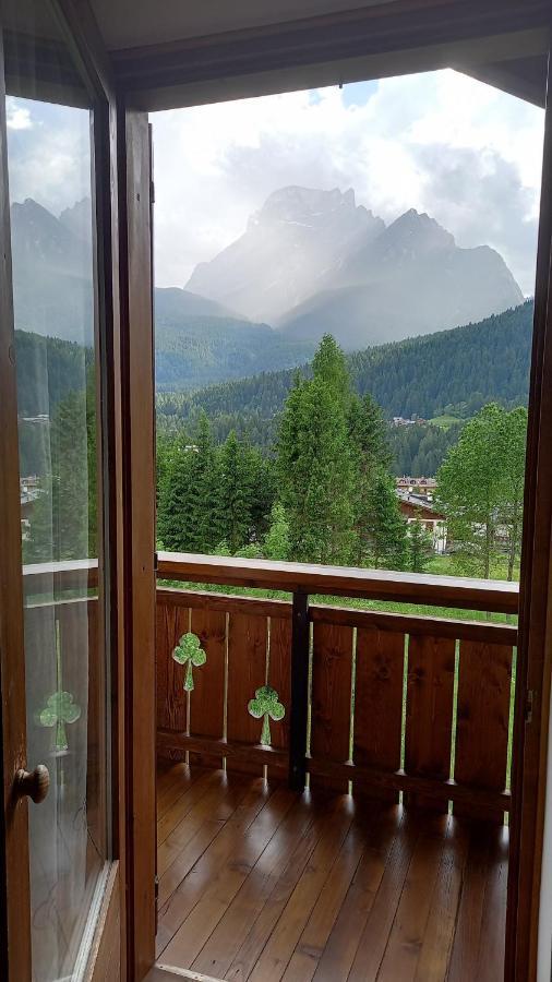 サン・ヴィート・ディ・カドーレDeliziosa Mansarda Con Vista Dolomitiアパートメント エクステリア 写真